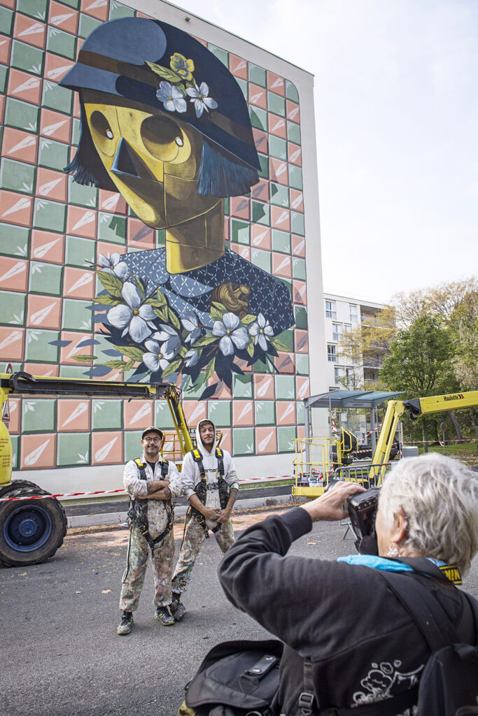 Point de Vue - Streetartvestival in Bayonne, France, in October 2018.
#muralart #pdvstreetartfest #pointdevue #bayonne  #IamNika #nikongirlz   
@pdvstreetartfest                      
photo by Nika Kramer @nikakramer